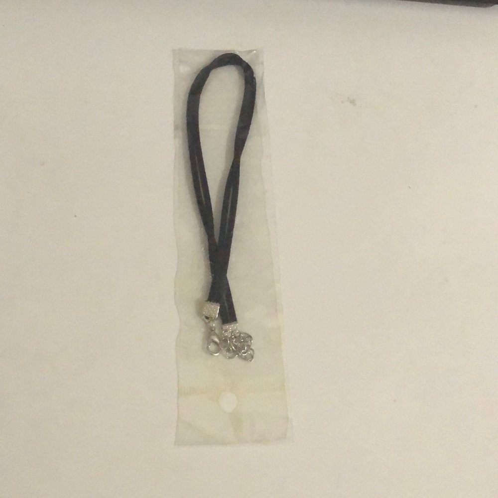 Chokers - Picture 5 of 8